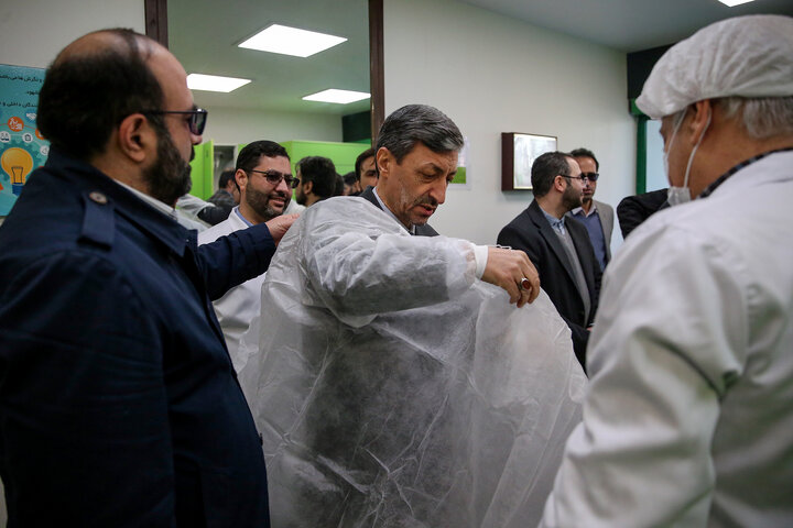 بازدید رئیس ستاد اجرایی فرمان امام از کارخانه‌های تولید دارو و ایران دارو