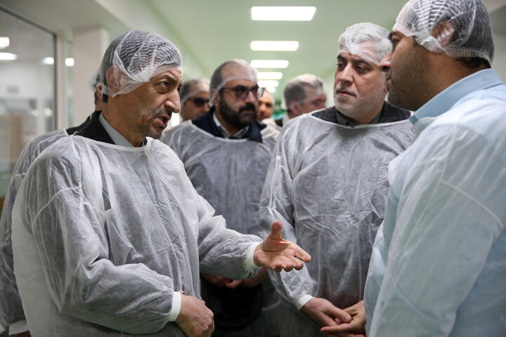 بازدید رئیس ستاد اجرایی فرمان امام از کارخانه‌های تولید دارو و ایران دارو