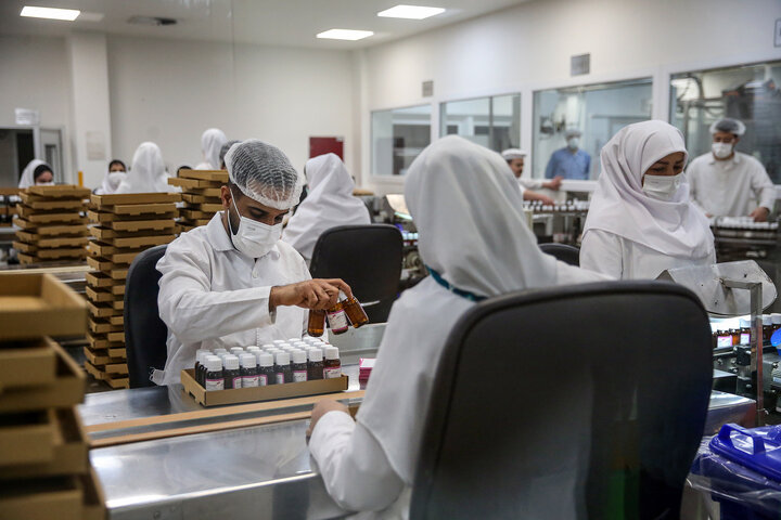 بازدید رئیس ستاد اجرایی فرمان امام از کارخانه‌های تولید دارو و ایران دارو