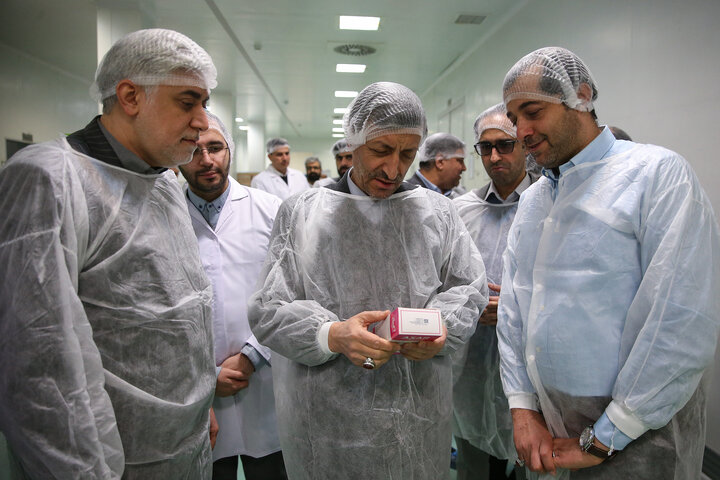 بازدید رئیس ستاد اجرایی فرمان امام از کارخانه‌های تولید دارو و ایران دارو