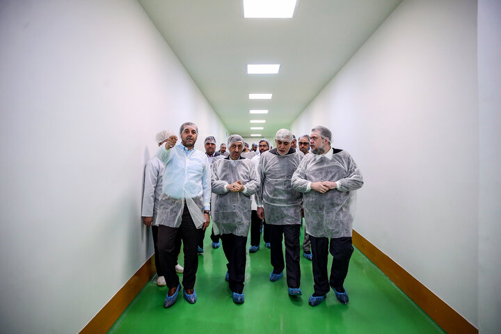 بازدید رئیس ستاد اجرایی فرمان امام از کارخانه‌های تولید دارو و ایران دارو