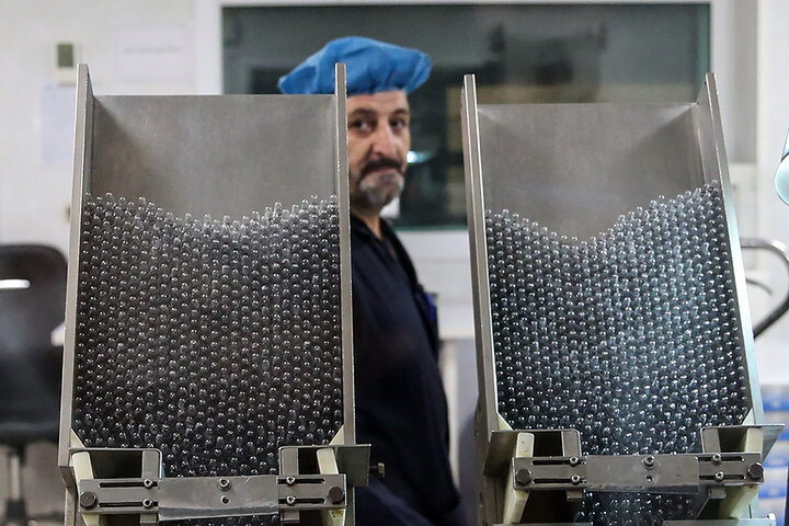 بازدید رئیس ستاد اجرایی فرمان امام از کارخانه‌های تولید دارو و ایران دارو