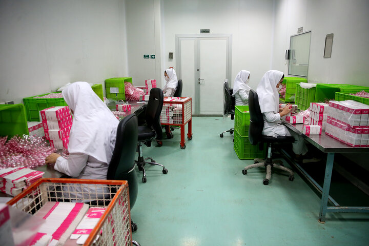 بازدید رئیس ستاد اجرایی فرمان امام از کارخانه‌های تولید دارو و ایران دارو