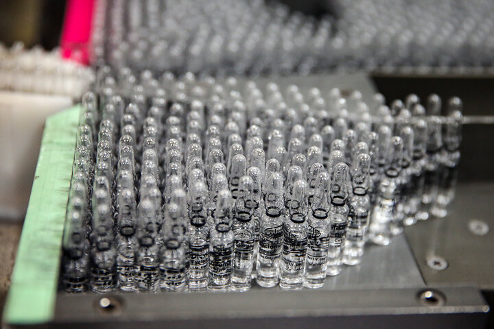 بازدید رئیس ستاد اجرایی فرمان امام از کارخانه‌های تولید دارو و ایران دارو