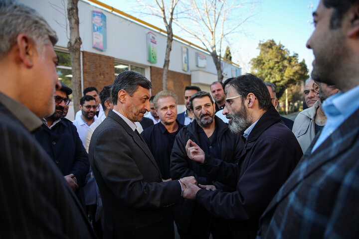 بازدید رئیس ستاد اجرایی فرمان امام از کارخانه‌های تولید دارو و ایران دارو