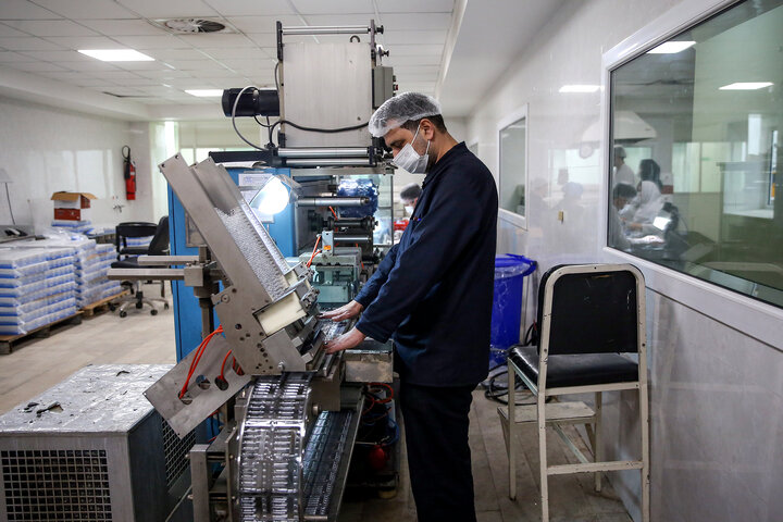 بازدید رئیس ستاد اجرایی فرمان امام از کارخانه‌های تولید دارو و ایران دارو