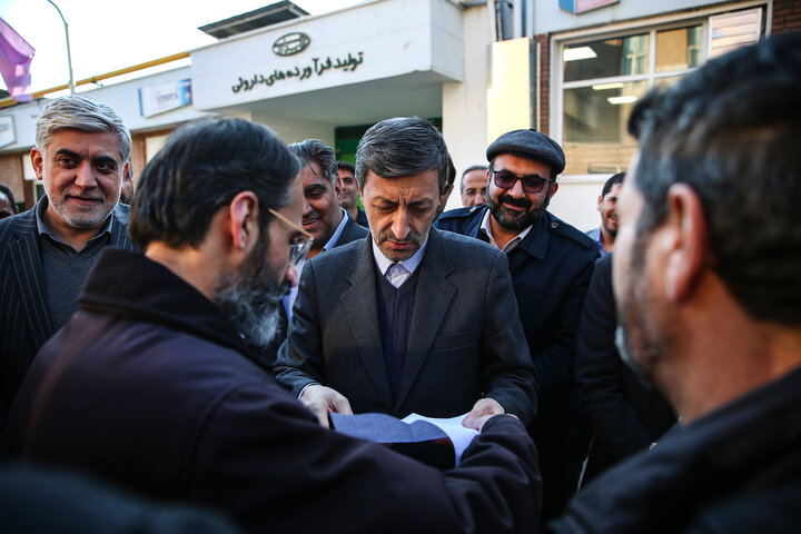 بازدید رئیس ستاد اجرایی فرمان امام از کارخانه‌های تولید دارو و ایران دارو