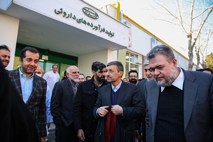 بازدید رئیس ستاد اجرایی فرمان امام از کارخانه‌های تولید دارو و ایران دارو