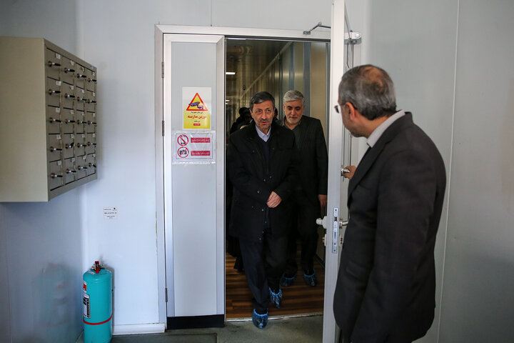 بازدید رئیس ستاد اجرایی فرمان امام از کارخانه‌های تولید دارو و ایران دارو