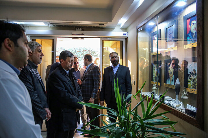 بازدید رئیس ستاد اجرایی فرمان امام از کارخانه‌های تولید دارو و ایران دارو