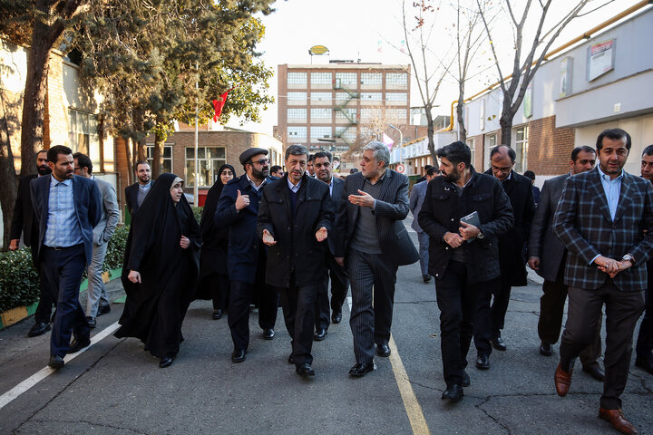 بازدید رئیس ستاد اجرایی فرمان امام از کارخانه‌های تولید دارو و ایران دارو