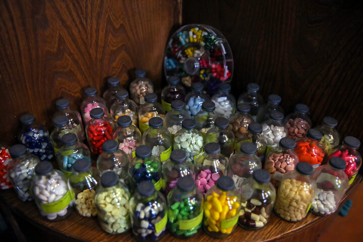 بازدید رئیس ستاد اجرایی فرمان امام از کارخانه‌های تولید دارو و ایران دارو