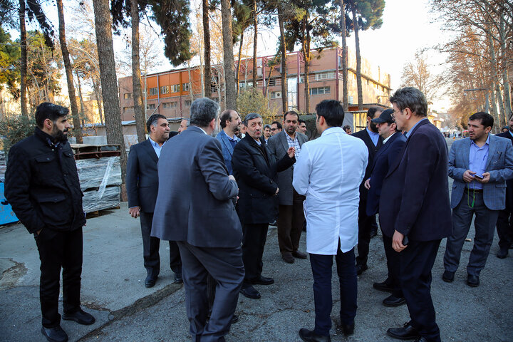 بازدید رئیس ستاد اجرایی فرمان امام از کارخانه‌های تولید دارو و ایران دارو