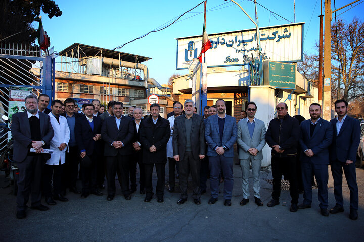 بازدید رئیس ستاد اجرایی فرمان امام از کارخانه‌های تولید دارو و ایران دارو