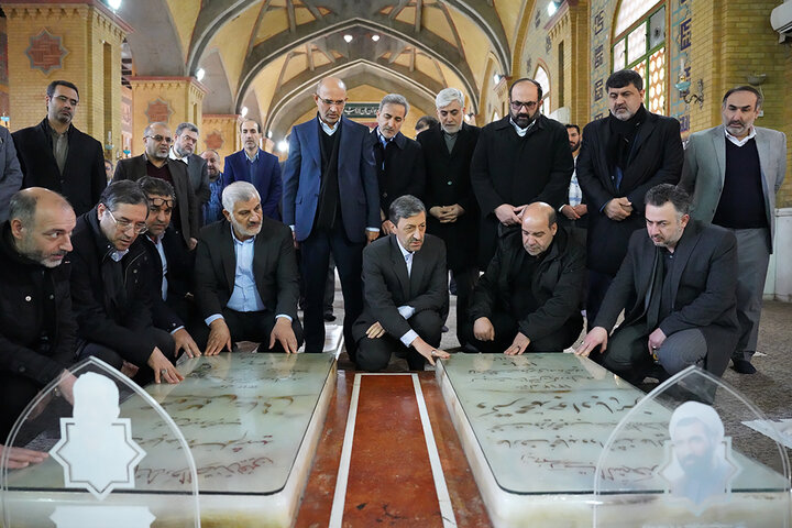 تجدید میثاق رئیس ستاد اجرایی فرمان امام، مدیران و کارکنان ستاد با آرمان‌های امام راحل و شهدای انقلاب اسلامی