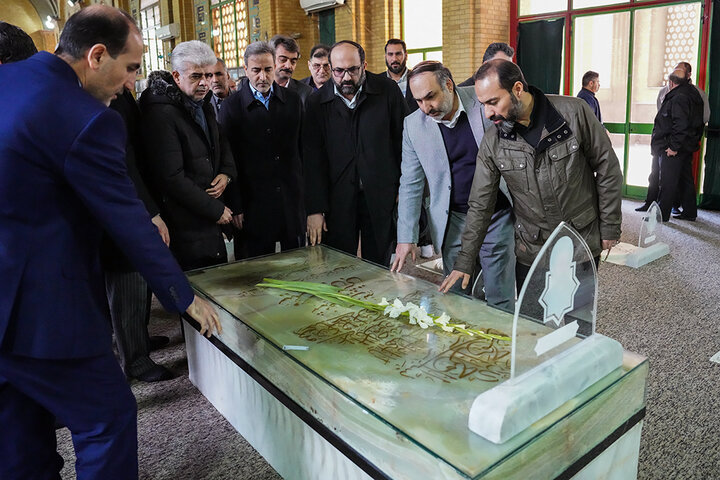 تجدید میثاق رئیس ستاد اجرایی فرمان امام، مدیران و کارکنان ستاد با آرمان‌های امام راحل و شهدای انقلاب اسلامی