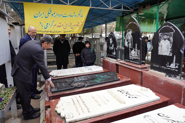 تجدید میثاق رئیس ستاد اجرایی فرمان امام، مدیران و کارکنان ستاد با آرمان‌های امام راحل و شهدای انقلاب اسلامی