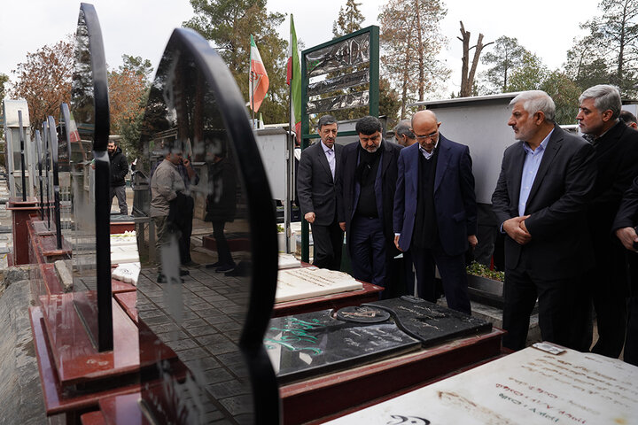 تجدید میثاق رئیس ستاد اجرایی فرمان امام، مدیران و کارکنان ستاد با آرمان‌های امام راحل و شهدای انقلاب اسلامی