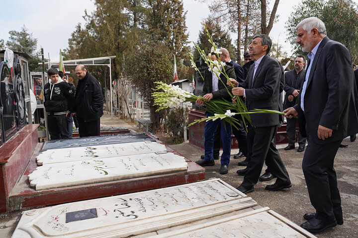 تجدید میثاق رئیس ستاد اجرایی فرمان امام، مدیران و کارکنان ستاد با آرمان‌های امام راحل و شهدای انقلاب اسلامی