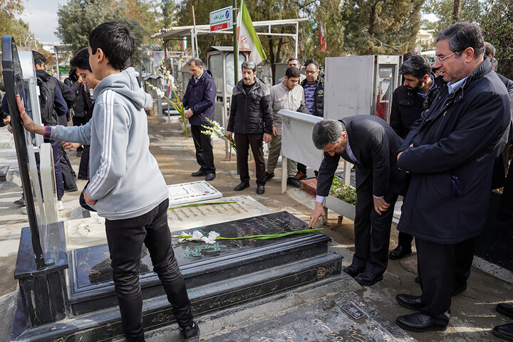 تجدید میثاق رئیس ستاد اجرایی فرمان امام، مدیران و کارکنان ستاد با آرمان‌های امام راحل و شهدای انقلاب اسلامی