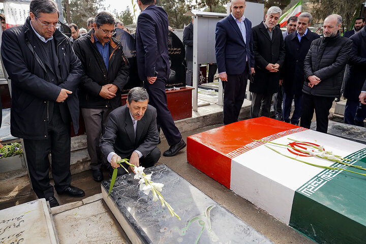 تجدید میثاق رئیس ستاد اجرایی فرمان امام، مدیران و کارکنان ستاد با آرمان‌های امام راحل و شهدای انقلاب اسلامی