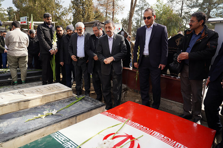 تجدید میثاق رئیس ستاد اجرایی فرمان امام، مدیران و کارکنان ستاد با آرمان‌های امام راحل و شهدای انقلاب اسلامی