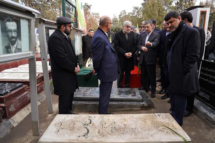 تجدید میثاق رئیس ستاد اجرایی فرمان امام، مدیران و کارکنان ستاد با آرمان‌های امام راحل و شهدای انقلاب اسلامی