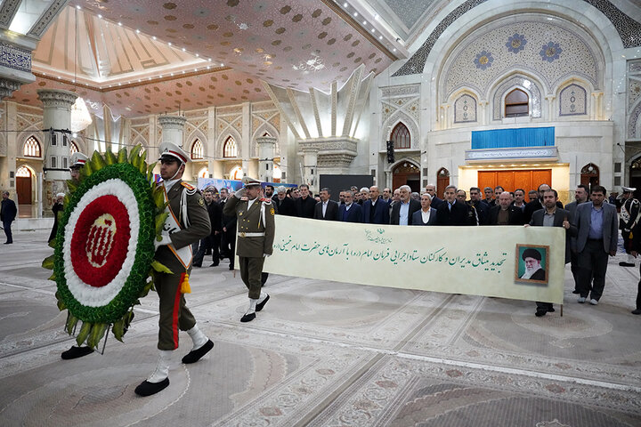 تجدید میثاق رئیس ستاد اجرایی فرمان امام، مدیران و کارکنان ستاد با آرمان‌های امام راحل و شهدای انقلاب اسلامی