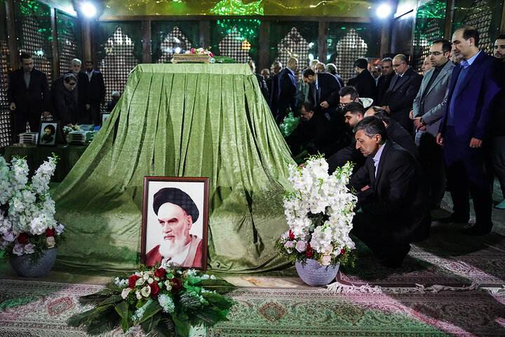 تجدید میثاق رئیس ستاد اجرایی فرمان امام، مدیران و کارکنان ستاد با آرمان‌های امام راحل و شهدای انقلاب اسلامی