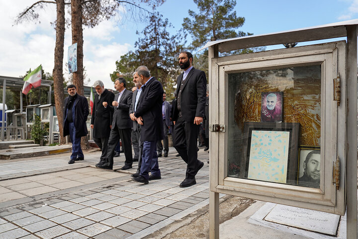 تجدید میثاق رئیس ستاد اجرایی فرمان امام، مدیران و کارکنان ستاد با آرمان‌های امام راحل و شهدای انقلاب اسلامی