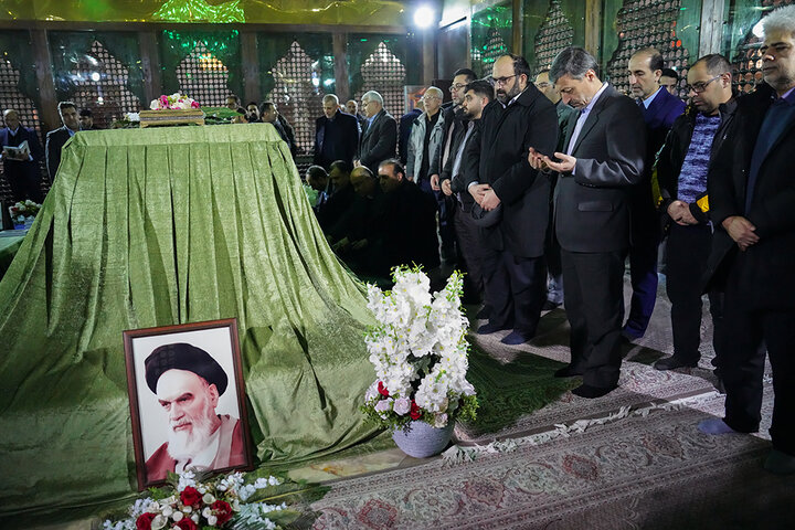 تجدید میثاق رئیس ستاد اجرایی فرمان امام، مدیران و کارکنان با آرمان‌های امام راحل و شهدای انقلاب اسلامی