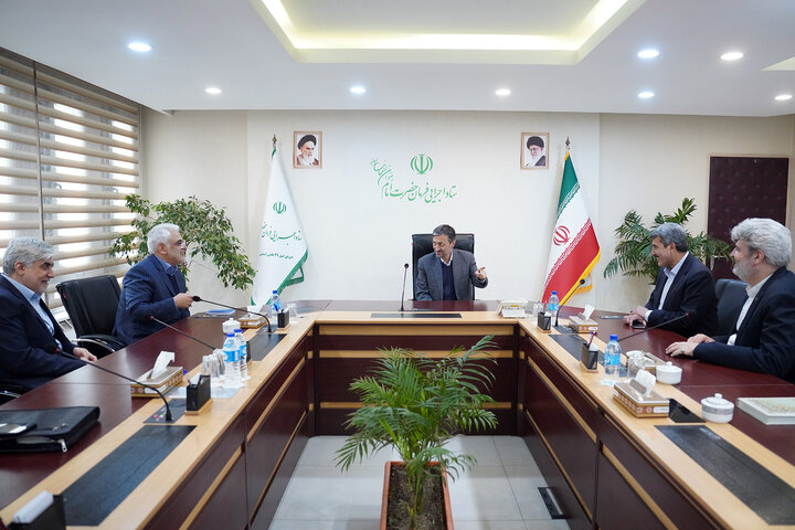 دیدار رئیس دانشگاه آزاد با رئیس ستاد اجرایی فرمان امام