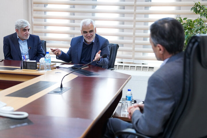 دیدار رئیس دانشگاه آزاد با رئیس ستاد اجرایی فرمان امام