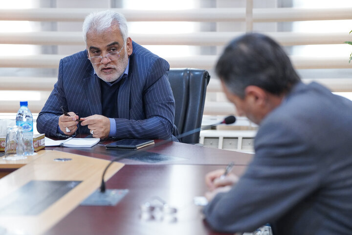 دیدار رئیس دانشگاه آزاد با رئیس ستاد اجرایی فرمان امام