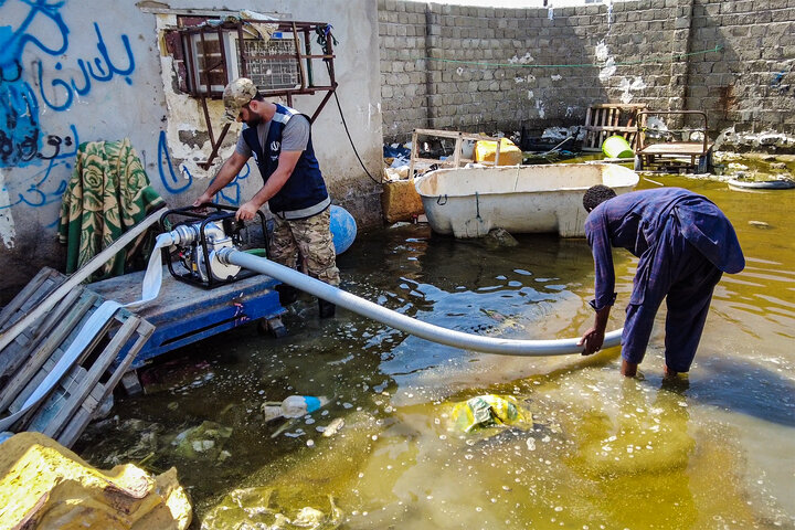 تخلیه آب گرفتگی منازل سیل زده سیستان و بلوچستان