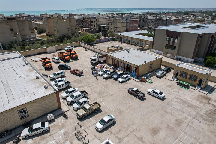 توزیع بسته های معیشتی در مناطق سیل زده سیستان و بلوچستان