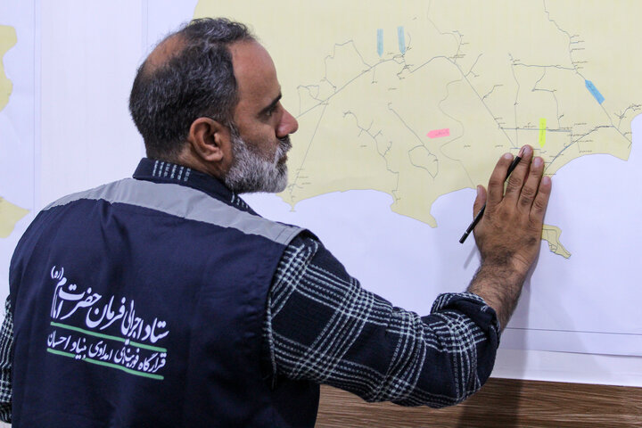 توزیع بسته های معیشتی در مناطق سیل زده سیستان و بلوچستان