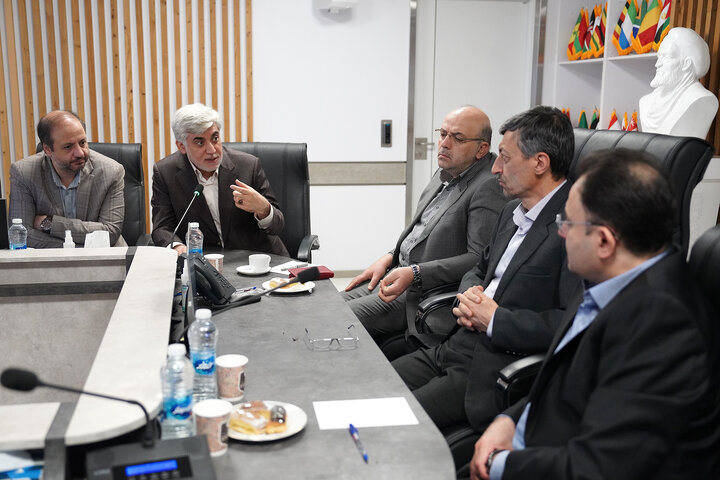 بازدید رئیس ستاد اجرایی فرمان امام از بیمارستان تخصصی سرطان برکت