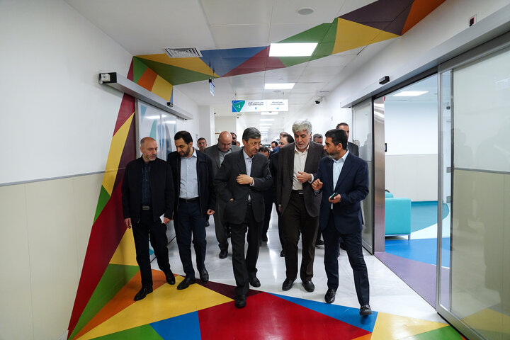 بازدید رئیس ستاد اجرایی فرمان امام از بیمارستان تخصصی سرطان برکت