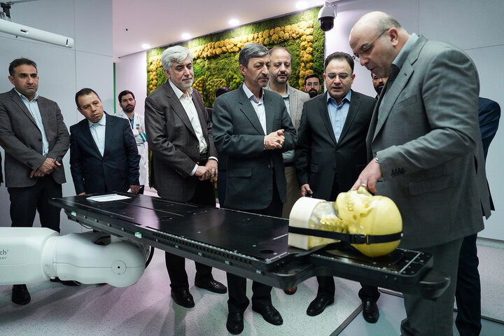 بازدید رئیس ستاد اجرایی فرمان امام از بیمارستان تخصصی سرطان برکت