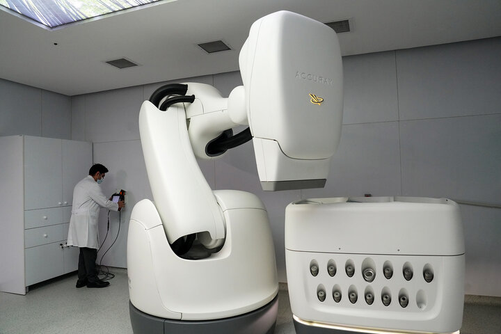 بازدید رئیس ستاد اجرایی فرمان امام از بیمارستان تخصصی سرطان برکت