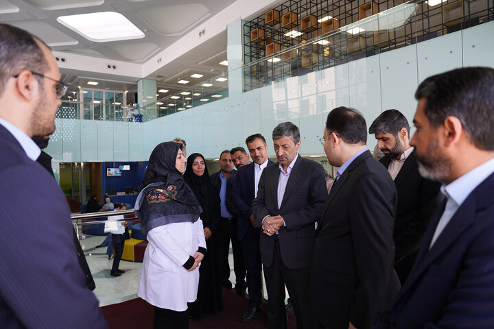 بازدید رئیس ستاد اجرایی فرمان امام از بیمارستان تخصصی سرطان برکت