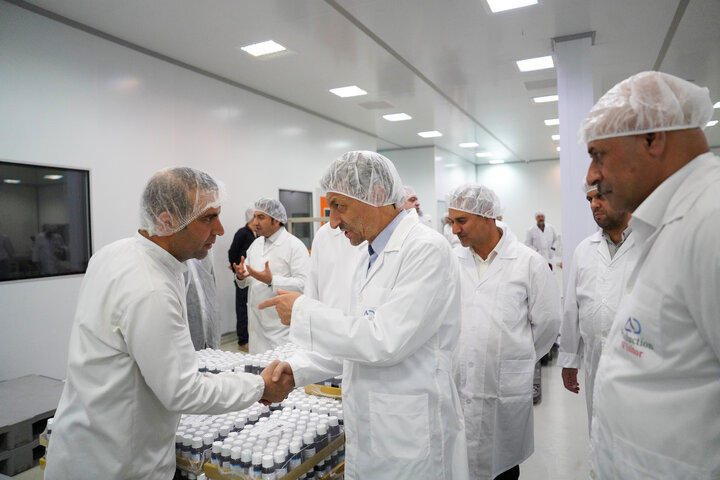 بازدید رئیس ستاد اجرایی فرمان امام از شرکت داروسازی البرزدارو