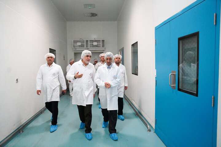 بازدید رئیس ستاد اجرایی فرمان امام از شرکت داروسازی البرزدارو