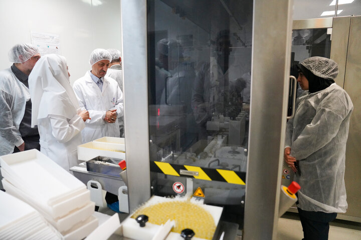 بازدید رئیس ستاد اجرایی فرمان امام از شرکت داروسازی البرزدارو