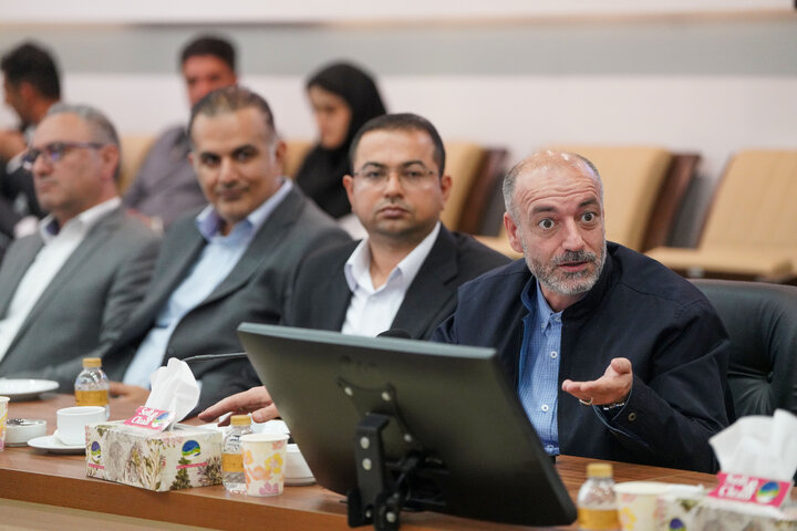 بازدید رئیس ستاد اجرایی فرمان امام از شرکت داروسازی البرزدارو