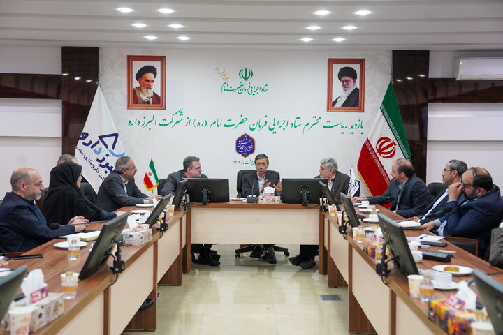 بازدید رئیس ستاد اجرایی فرمان امام از شرکت داروسازی البرزدارو