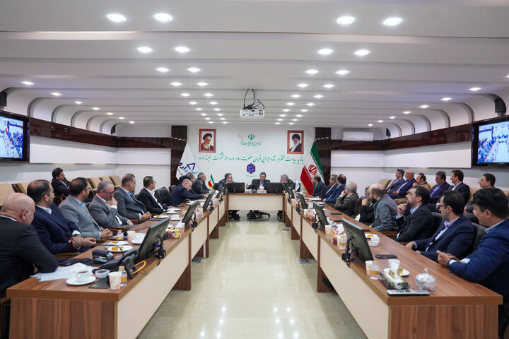 بازدید رئیس ستاد اجرایی فرمان امام از شرکت داروسازی البرزدارو