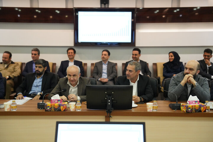 بازدید رئیس ستاد اجرایی فرمان امام از شرکت داروسازی البرزدارو