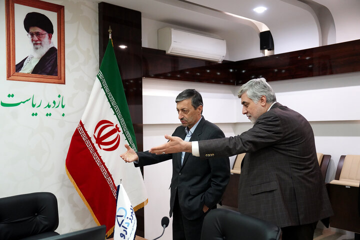 بازدید رئیس ستاد اجرایی فرمان امام از شرکت داروسازی البرز دارو